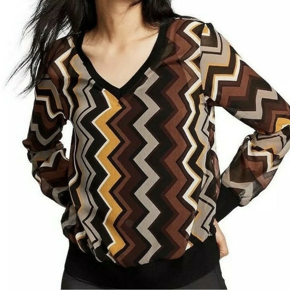 Missoni V-Neck light weight with Zigzag Pattern perfect for casual or work - Picture 4 of 4